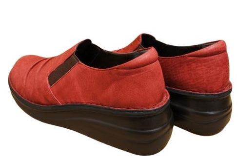 【インコルジェ8303 レッド】くしゅっとかわいい脱ぎ履きらくらくシューズ